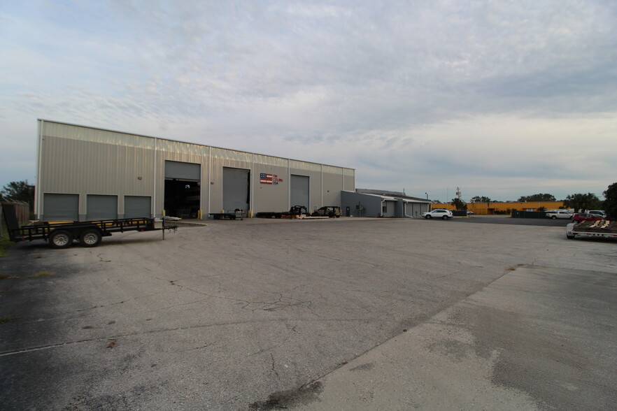 Primary Photo Of 4700 Middle Ave, Sarasota Warehouse For Sale