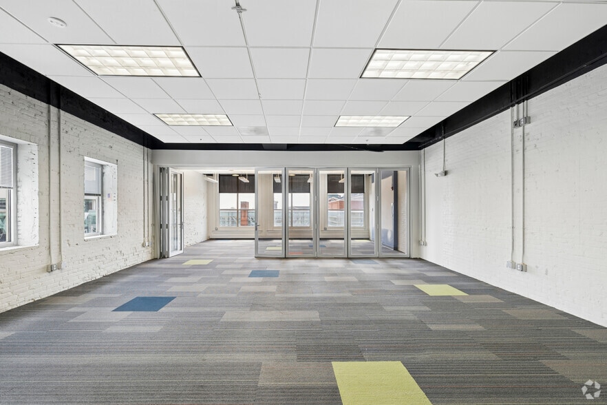 More Photos Of 300 W Pratt St, Baltimore Office For Lease