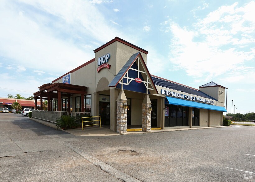 More Photos Of 111-191 Greens Rd, Houston Unknown For Lease