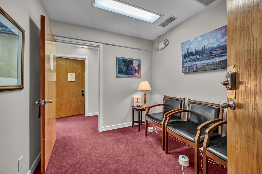 More Photos Of 898 Ethan Allen Hwy, Ridgefield Medical For Sale