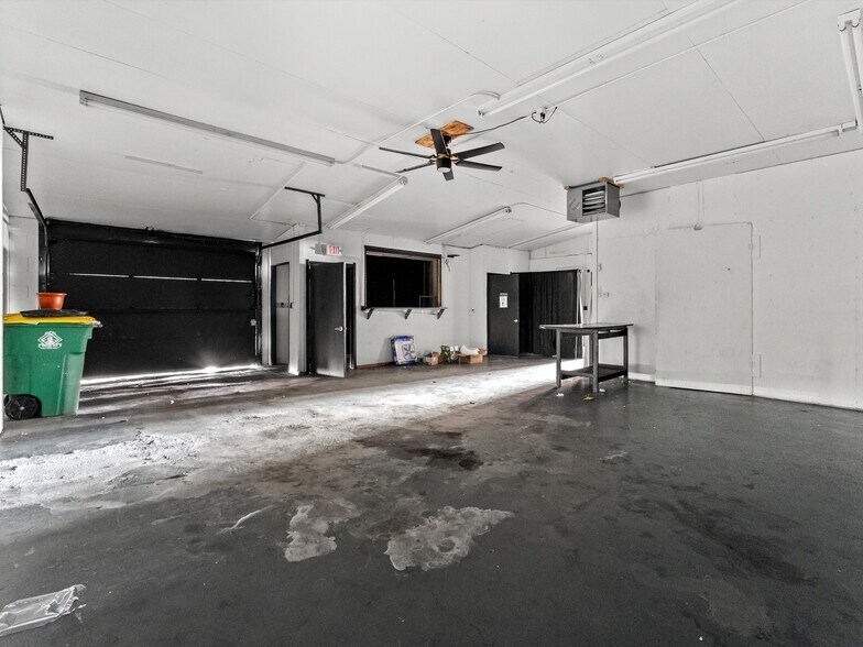 More Photos Of 1930 E Mason St, Green Bay Freestanding For Lease