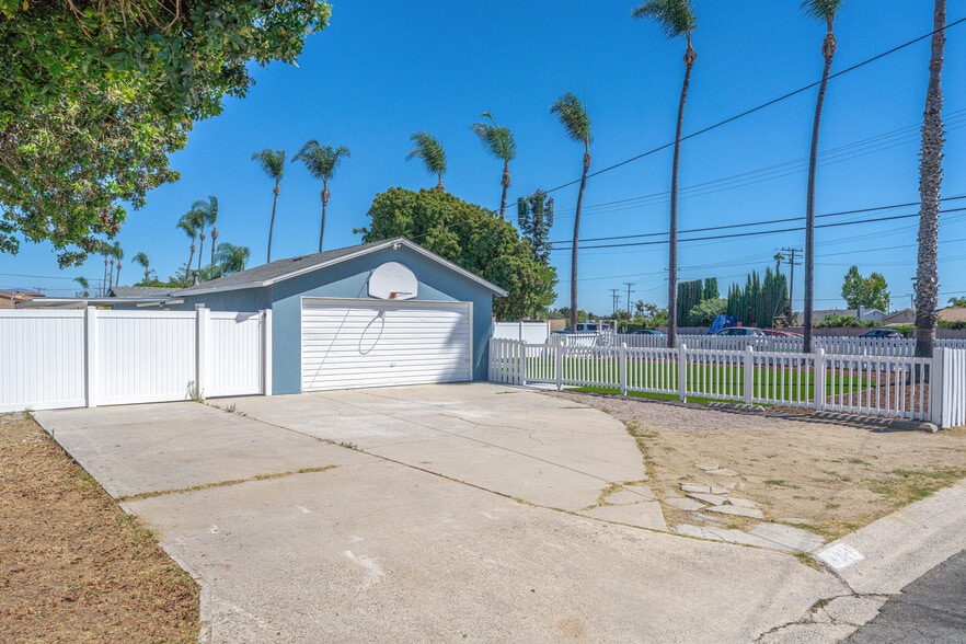 More Photos Of 4301 W Lilac Ave, Santa Ana Multifamily For Sale
