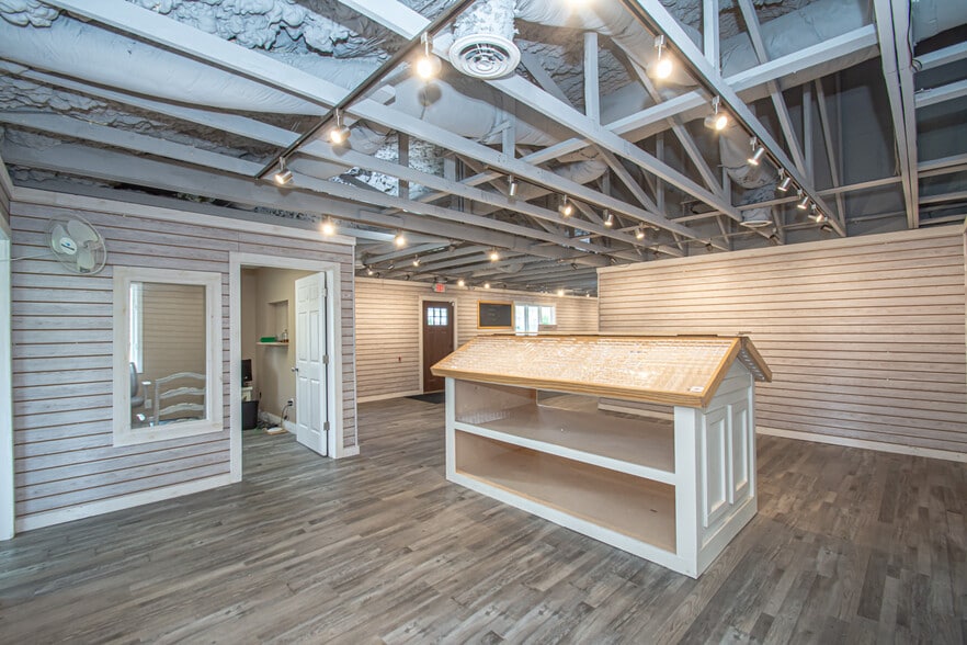 More Photos Of 1908 N Lakeman Dr, Bellbrook Storefront Retail Office For Sale