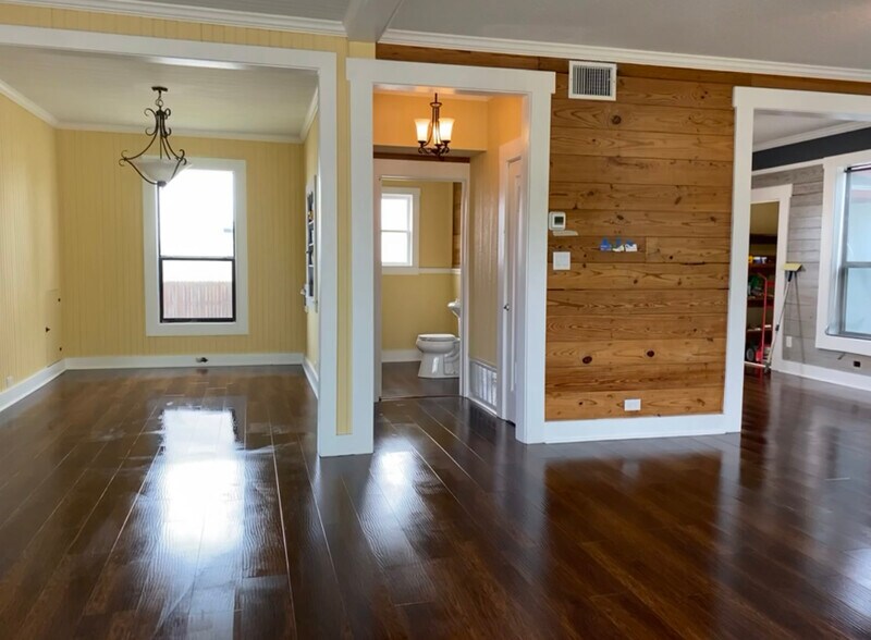 More Photos Of 1600 S Ford St, Llano Storefront Retail Office For Sale