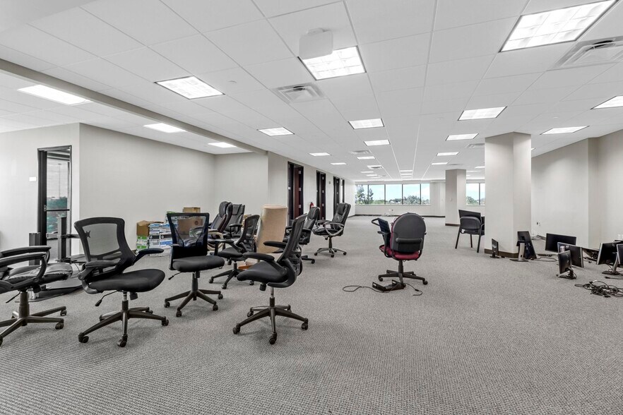 More Photos Of 1600 N Redbud Blvd, McKinney Office For Sale
