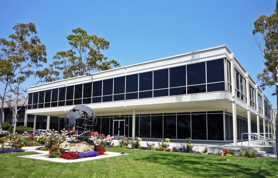 More Photos Of 130 Robin Hill Rd, Goleta Loft Creative Space For Lease