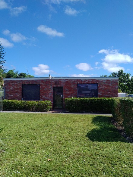 More Photos Of 1190-1191 Old Dixie Hwy, Delray Beach Warehouse For Lease