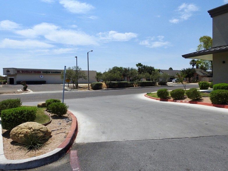 More Photos Of 3502 Clark Blvd, Laredo Storefront Retail Office For Lease