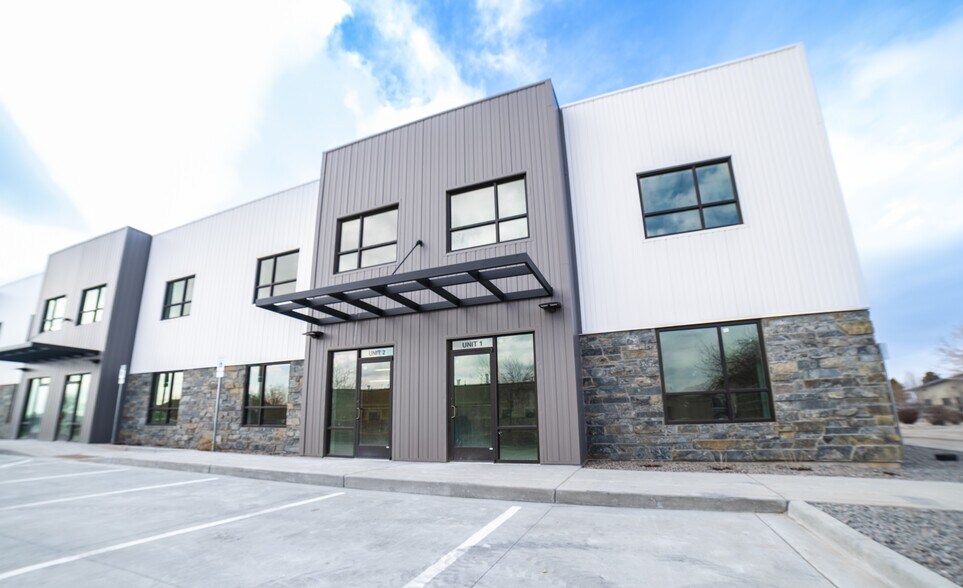 Primary Photo Of 9235 Eastman Park Dr, Windsor Light Manufacturing For Lease