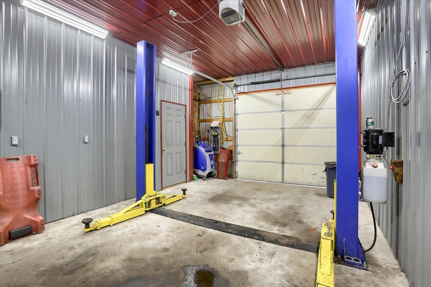 More Photos Of 40 N 4th St, Saint Clair Auto Dealership For Sale