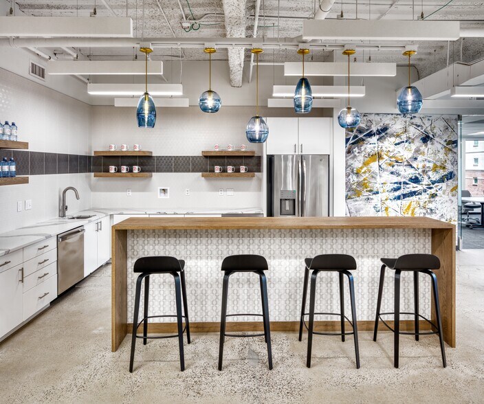 More Photos Of 1900 Grant St, Denver Office For Lease