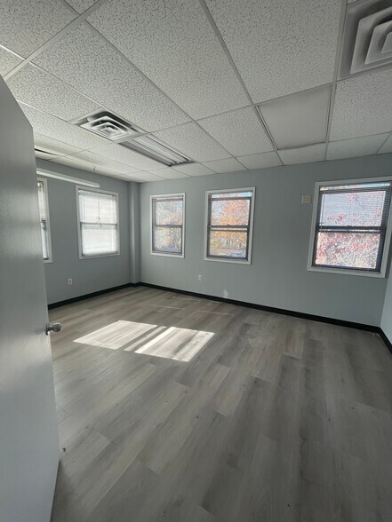 More Photos Of 59 E Mill Rd, Long Valley Office For Sale