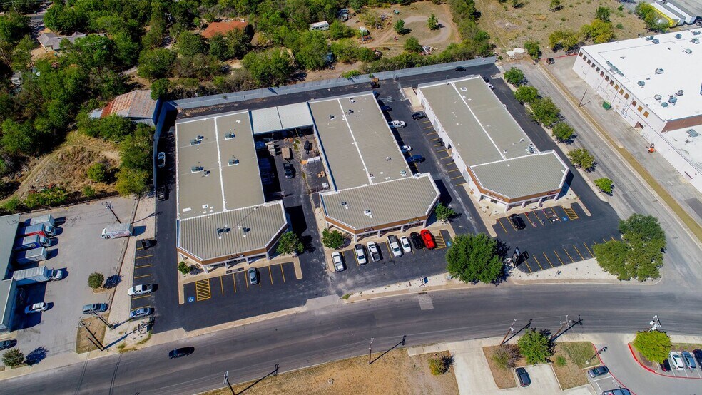 More Photos Of 6737 Poss Rd, San Antonio Unknown For Lease