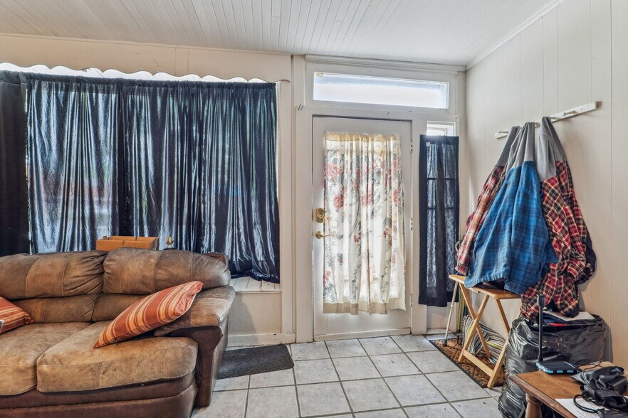 More Photos Of 462-470 2nd Ave, Troy Storefront Retail Residential For Sale