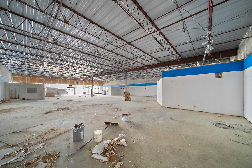 More Photos Of 10200 Almeda Genoa Rd, Houston Unknown For Lease