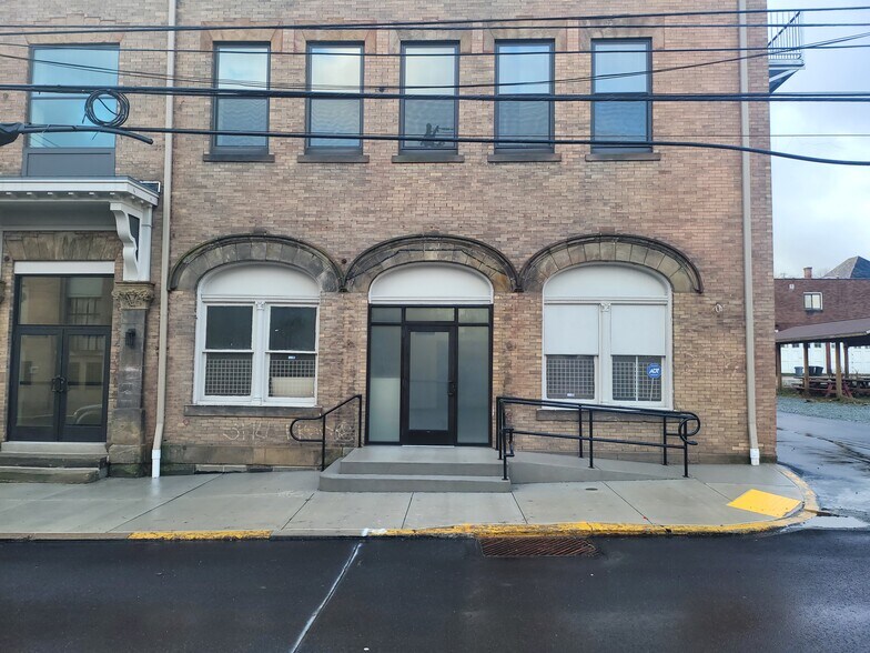 Primary Photo Of 607 Miller Ave, Clairton Apartments For Lease