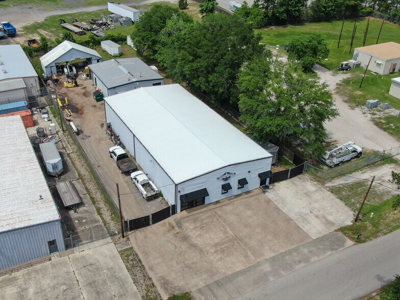 More Photos Of 508 Bryant Rd, Conroe Manufacturing For Sale