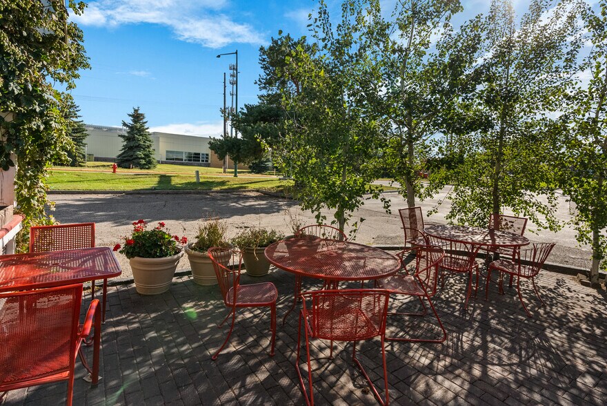 More Photos Of 2711 W College St, Bozeman Restaurant For Sale