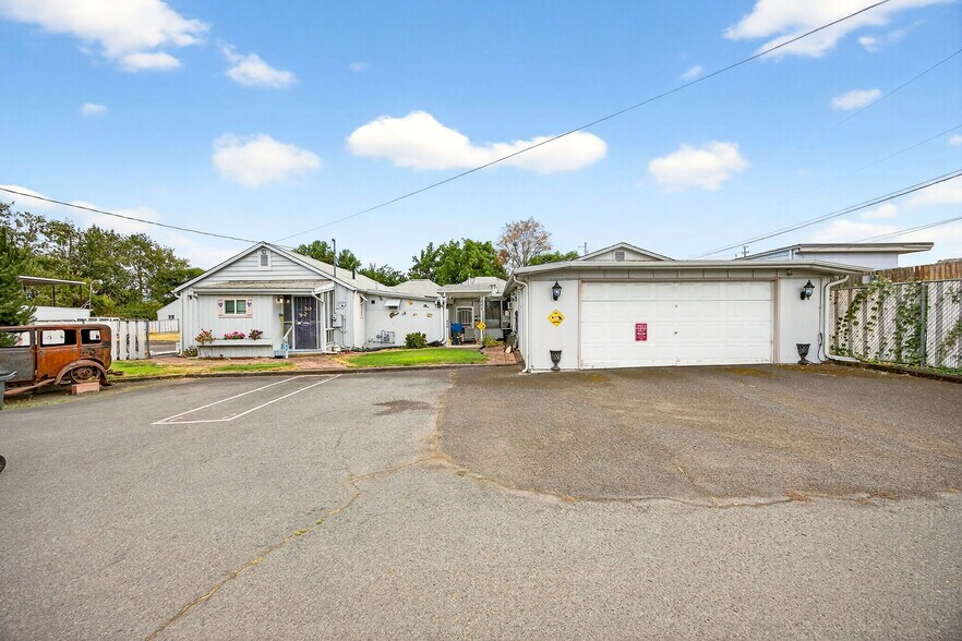 More Photos Of 844 N Riverside Ave, Medford Land For Sale