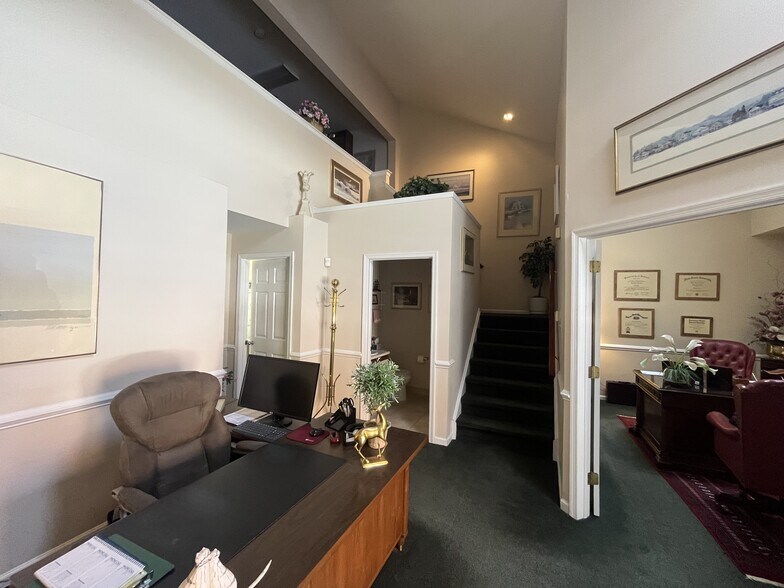 More Photos Of 301 Oxford Valley Rd, Yardley Loft Creative Space For Lease