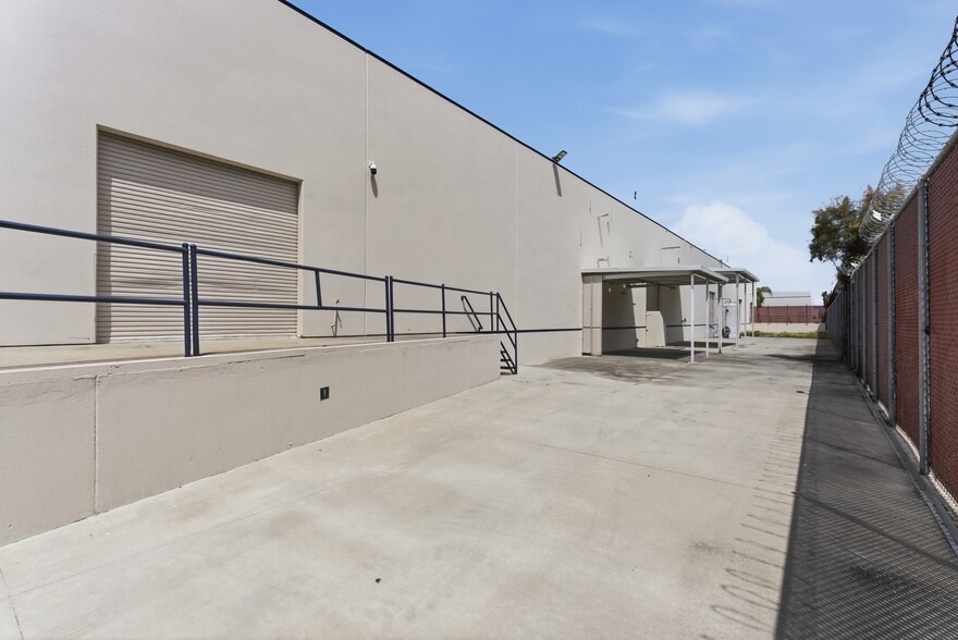 More Photos Of 11700 Monarch St, Garden Grove Warehouse For Sale