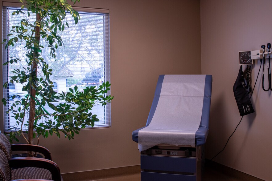 More Photos Of 480 E Prater Way, Sparks Medical For Sale