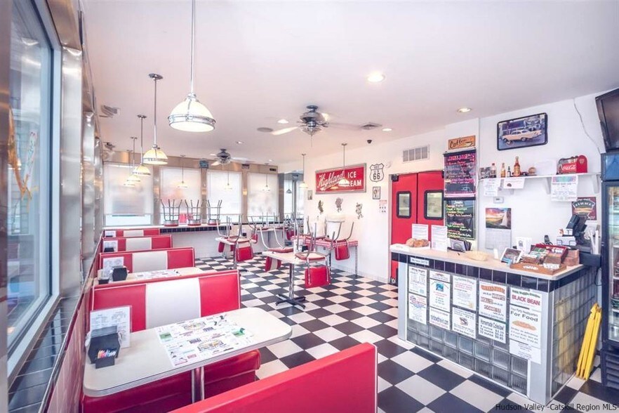 More Photos Of 90 Old Rt-9w, Port Ewen Restaurant For Sale