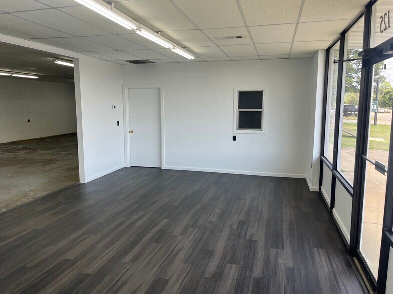 More Photos Of 125 Porter Industrial Rd, Clarksville Warehouse For Lease