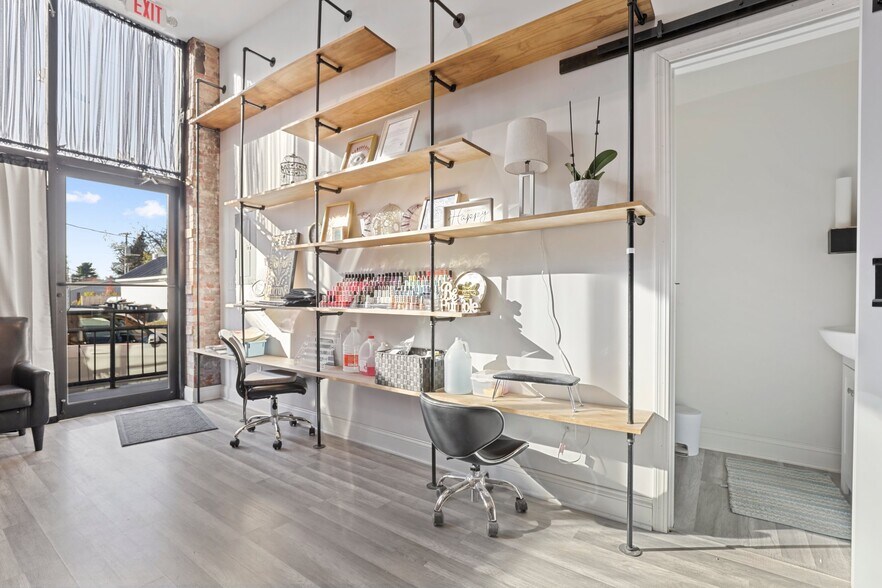 More Photos Of 14 W Depot St, Pataskala Showroom For Sale