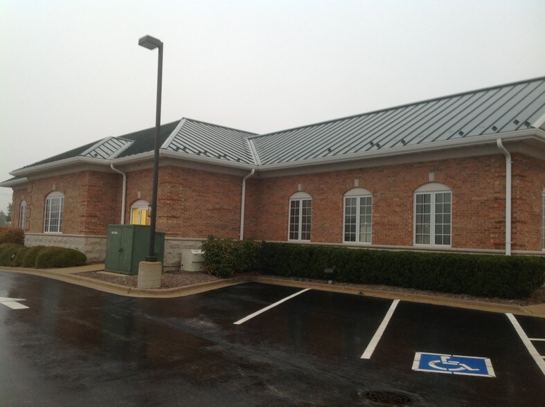 More Photos Of 2429 Randall Rd, Carpentersville Storefront Retail Office For Lease