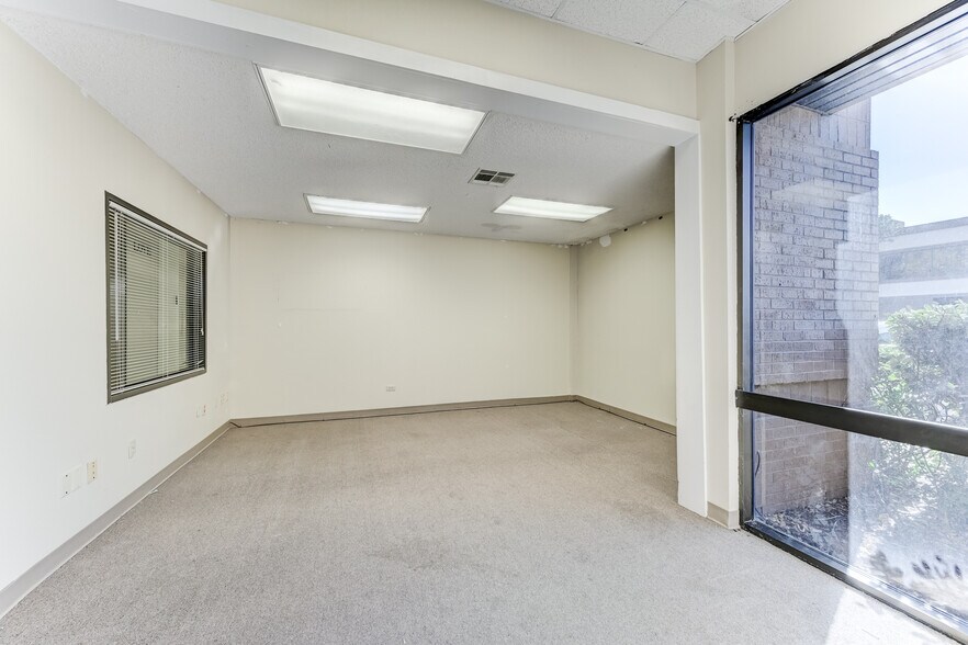 More Photos Of 9802 Whithorn Dr, Houston Office For Sale