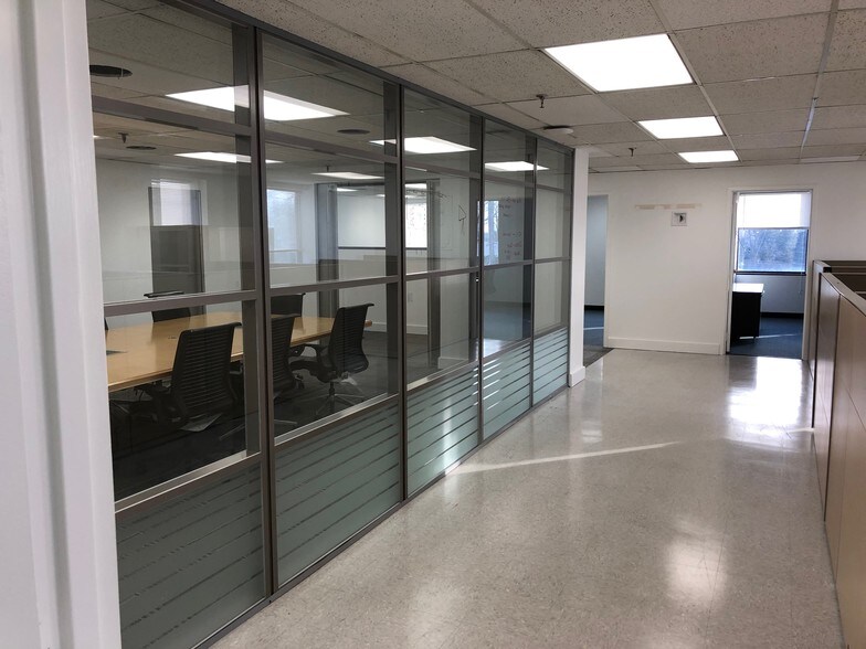 More Photos Of 1 Barry Pl, Stamford Light Manufacturing For Lease