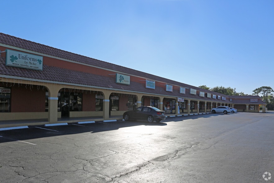 More Photos Of 2301-2331 NW Federal Hwy, Stuart Storefront Retail Office For Lease