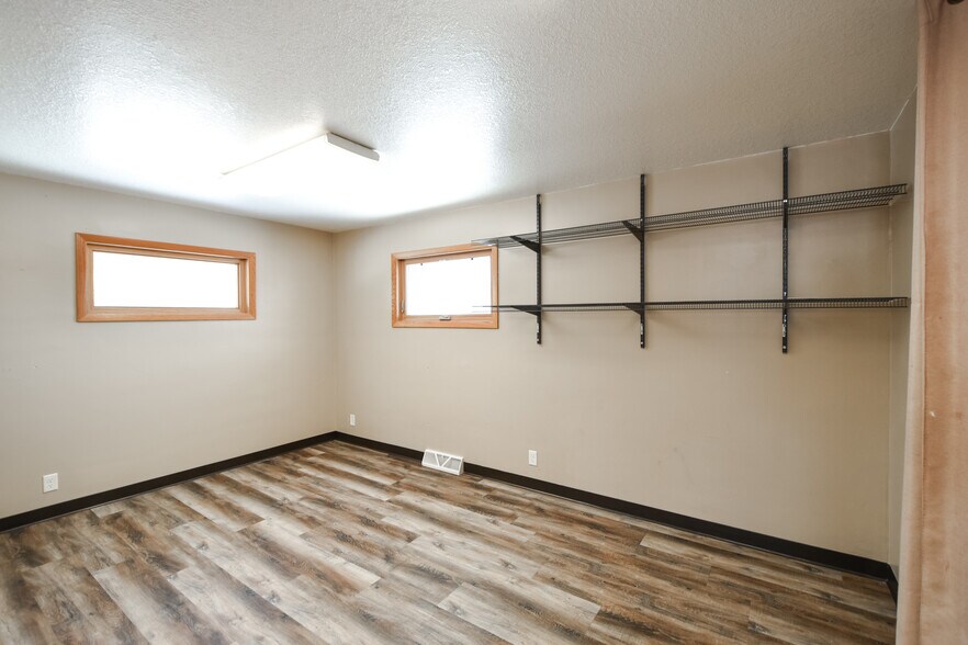 More Photos Of 307 2nd St, Bellechester Flex For Sale