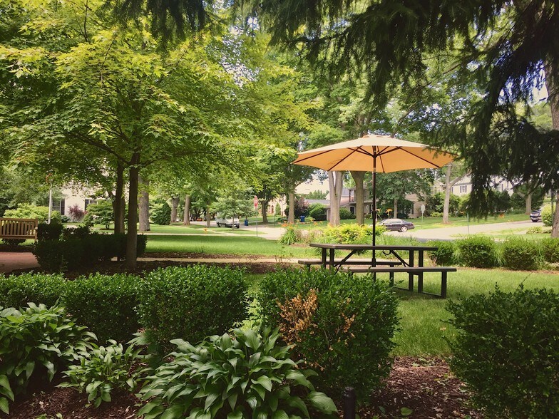 More Photos Of 19 N Grant St, Hinsdale Office For Lease