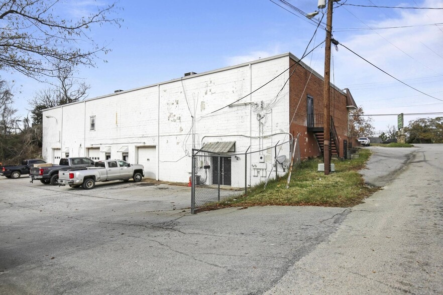 More Photos Of 12811 Veterans Memorial Hwy, Douglasville Flex For Sale