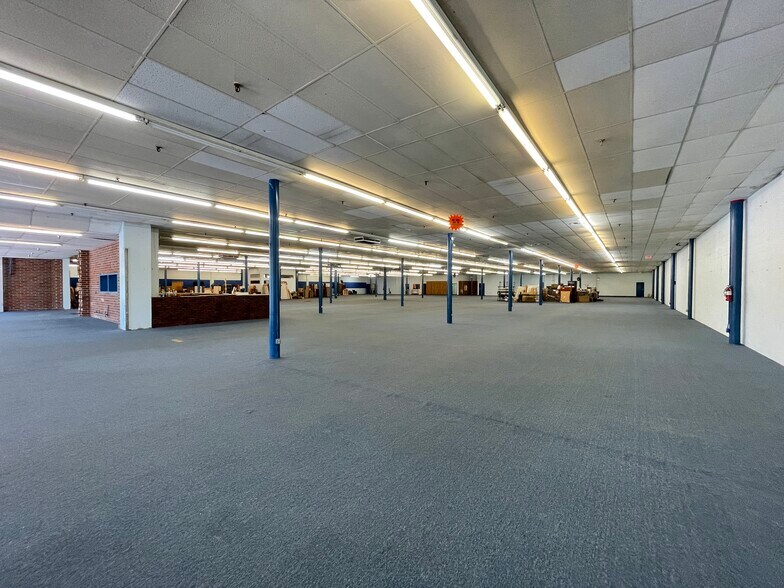 More Photos Of 1420 NW 23rd Ave, Gainesville General Retail For Lease