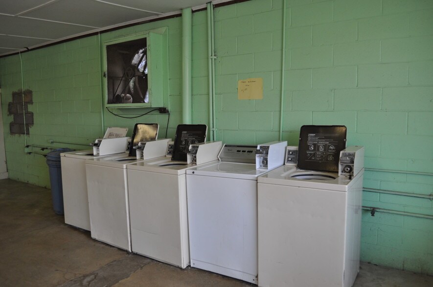 More Photos Of 600 E Manning St, Marion General Retail For Sale