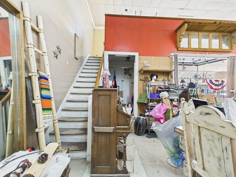 More Photos Of 236 S Oak St, Pecos Storefront For Sale