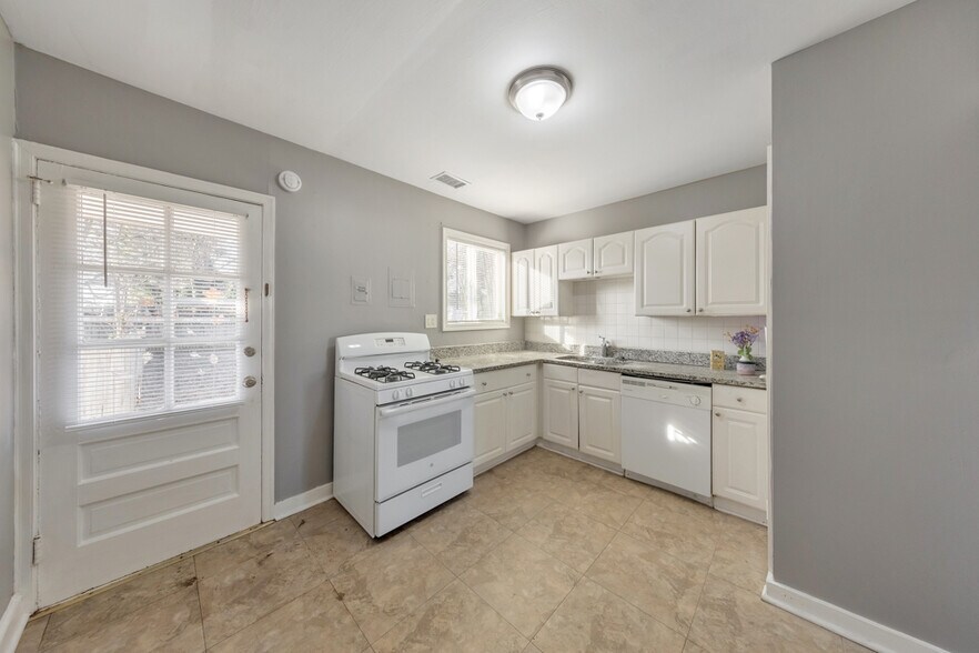 More Photos Of 610 Armstrong St SE, Marietta Multifamily For Sale