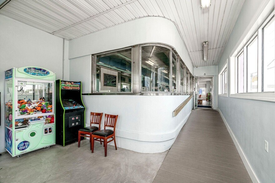 More Photos Of 100 E Fort Macon Rd, Atlantic Beach Restaurant For Sale