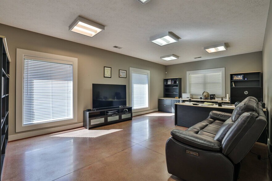 More Photos Of 4450 Monroe St, Hooven Truck Terminal For Sale