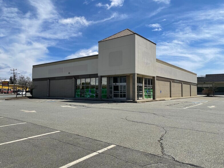 Primary Photo Of 260 High St, Ellsworth Drugstore For Lease