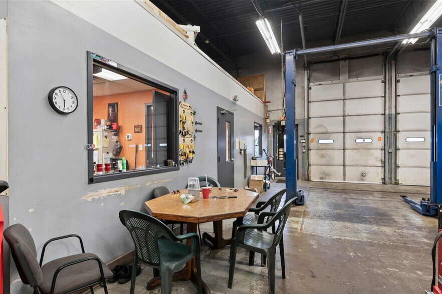 More Photos Of 332 E 159th St, Harvey Auto Repair For Sale