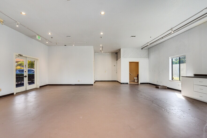 More Photos Of 1270 Broadway, Sonoma Freestanding For Sale