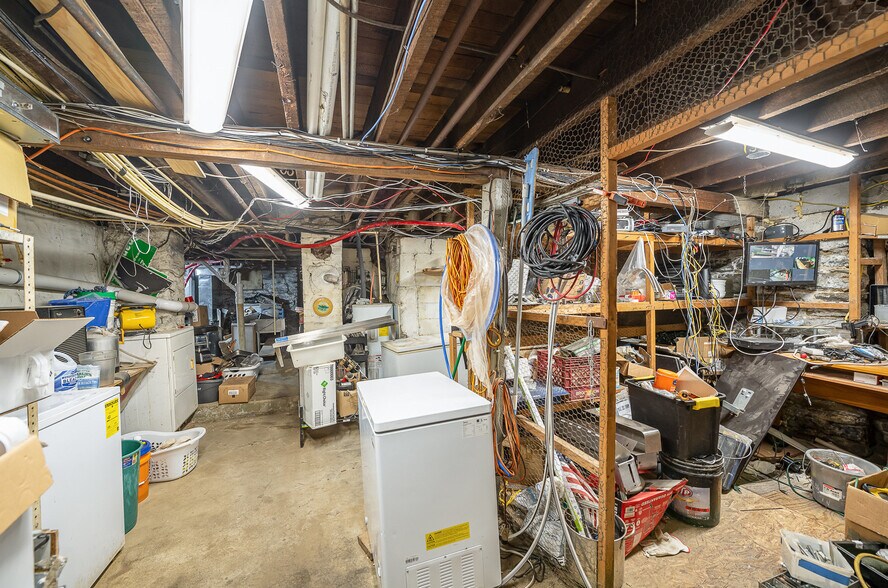 More Photos Of 3934-3938 Decoursey Ave, Covington Bar For Sale