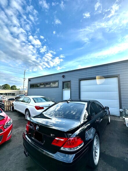 More Photos Of 9321 SE Stark St, Portland Auto Repair For Sale