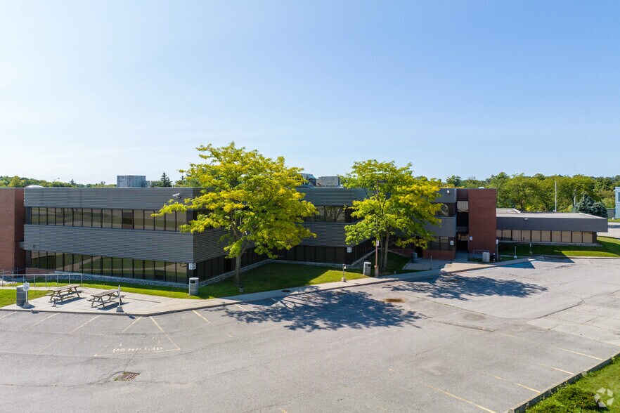More Photos Of 1851 Sandstone Mnr, Pickering Office For Lease