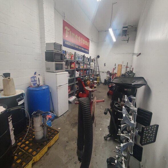More Photos Of 139 W Jericho Tpke, Huntington Station Auto Repair For Lease