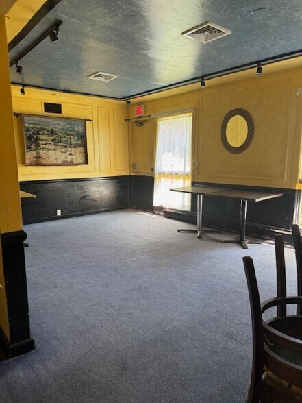 More Photos Of 1834 Shelburne Rd, South Burlington General Retail For Sale